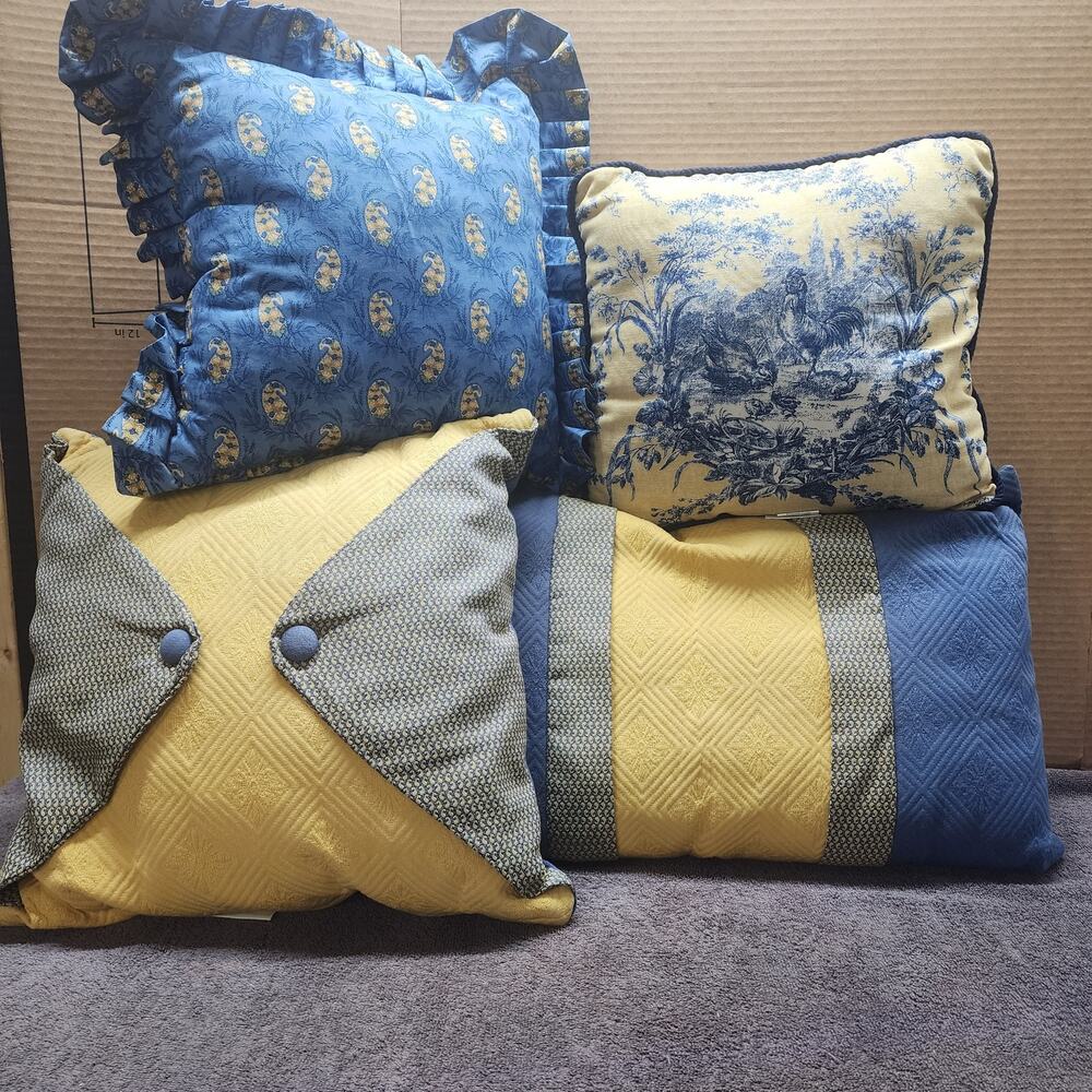 Set of 4 Waverly pillows yellow and blue C